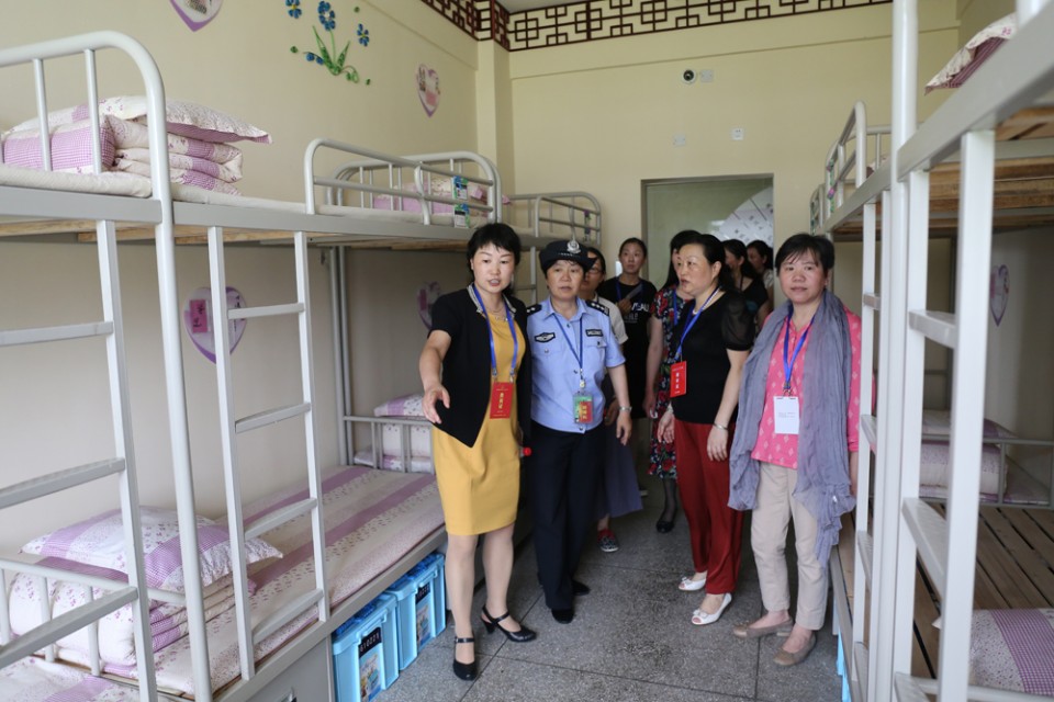 医院组织党员干部和护士长赴省女子监狱接受警示教育